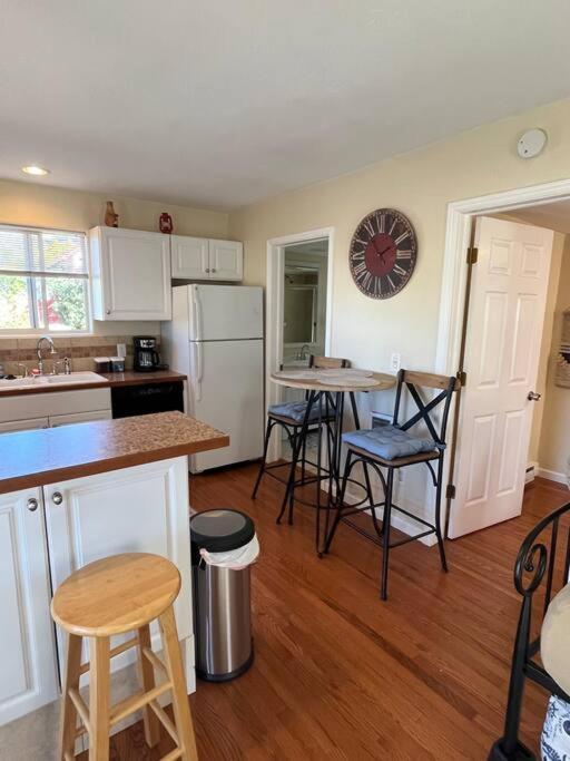 Cheerful Pet-Friendly Bungalow Right In Town Montrose Exterior foto